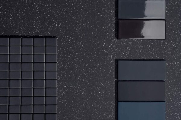 Carrelage série Cosmos - Brick mat / brillant - bleu / noir 6,5x15,3 - noir 80x80